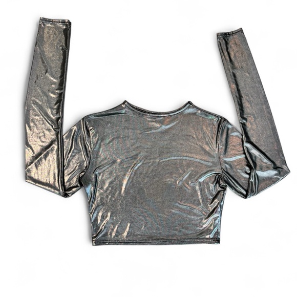 PrettyLittleThing Shimmering Silver Crop Top, size 0 - Picture 2 of 8